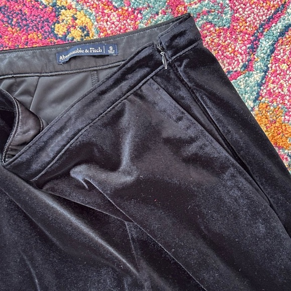 Abercrombie & Fitch | Women’s black velvet side zip wide leg cropped pants, sz S - Picture 8 of 12
